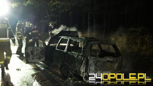 Samochód osobowy spłonął na drodze wojewódzkiej nr 414