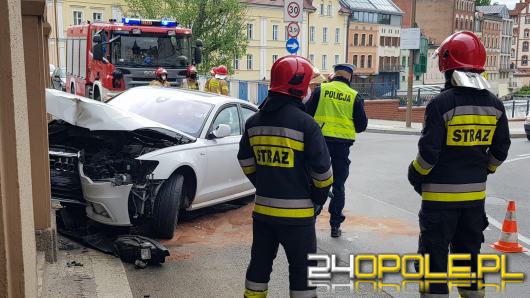 Pijany kierowca wjechał w hotel Piast. Są utrudnienia