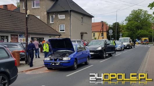 Zderzenie 3 pojazdów na ulicy Krzanowickiej. Jedna osoba w szpitalu