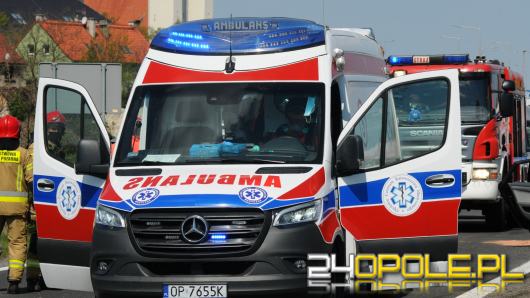83-letni kierowca zmieniał pas ruchu. Wjechał wprost pod ciężarówkę