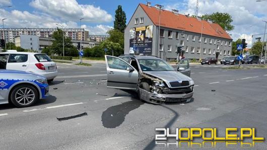 Kolizja na skrzyżowaniu Oleskiej i Chabrów. Sprawca z promilami