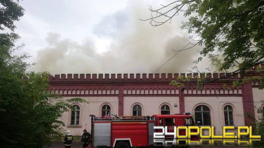 Pożar hali w Prudniku gasiło 17 zastępów straży