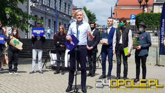 Robert Biedroń w Opolu: "Duda oddaj moje 500 złotych"
