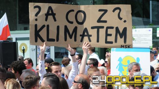 Młodzieżowy Strajk Klimatyczny zaatakowany na wiecu Andrzeja Dudy. Młodzi chcą przeprosin