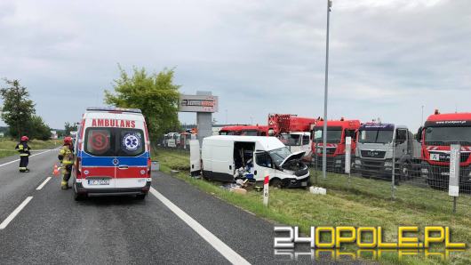 40-letni kierowca ranny po zdarzeniu w Dąbrowie