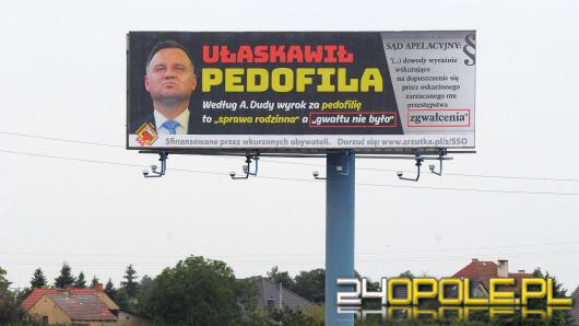 W Opolu stanął #BillboardzPedofilem. To kolejna akcja Spontanicznego Sztabu Obywatelskiego