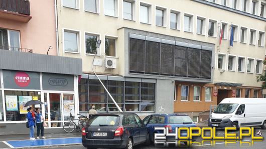 Dwa samochody zderzyły się na Oleskiej. Dwie osoby poszkodowane