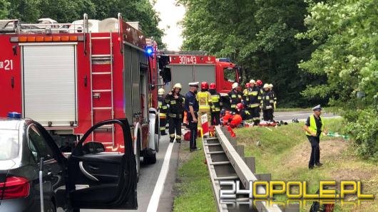 Wypadek na DK 45 w Jełowej. Zadysponowano śmigłowiec LPR