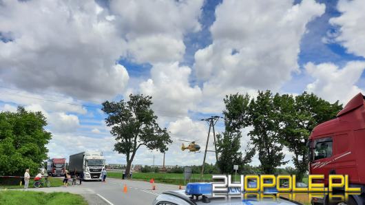 Rowerzysta wjechał pod samochód ciężarowy w Prudniku. Lądował śmigłowiec LPR