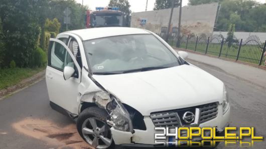 Kantorowice: Samochód osobowy uderzył w drzewo