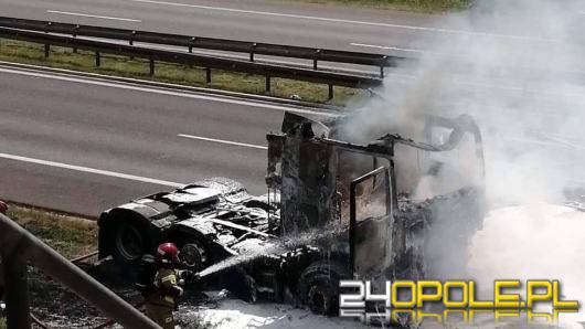 Na A4 spłonął samochód ciężarowy. Dym widoczny z kilkudziesięciu kilometrów