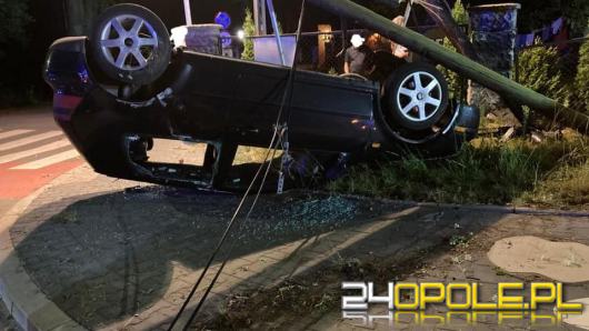 Wypadek samochodu osobowego w Mosznej