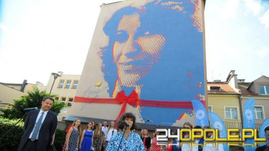 Mural Anny Jantar oficjalnie odsłonięty. W uroczystościach uczestniczyła Natalia Kukulska
