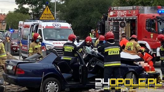 Czołowe zderzenie na ulicy Bohaterów Monte Cassino w Opolu