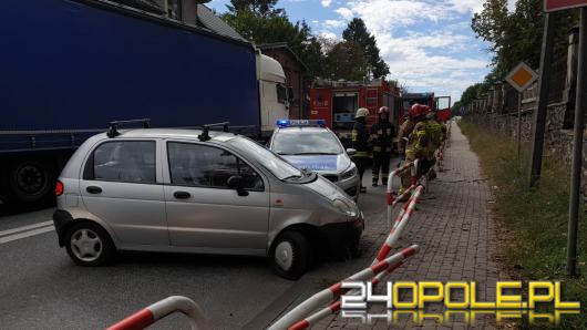 81-letni kierujący Matizem wjechał w bariery. Został ranny