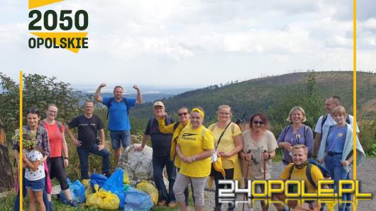 100 kilogramów śmieci wyniesiono z Gór Opawskich. Udana akcja Ruchu Polska 2050