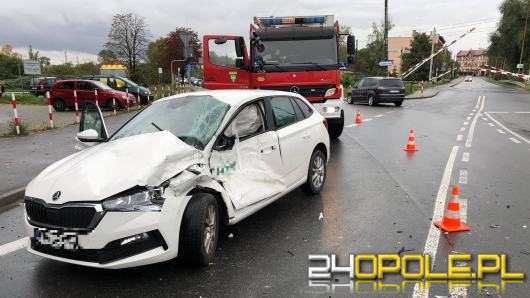 Zderzenie ciężarówki i Skody na Alei Przyjaźni w Opolu