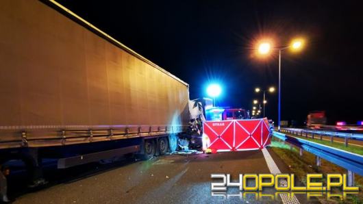 Śmiertelny wypadek na A4. Nie żyje kierowca samochodu dostawczego