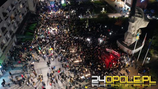 Tłumy protestujących w centrum Opola. "Solidarność nasza bronią" 