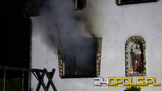 11 zastępów straży walczy z pożarem domu jednorodzinnego 
