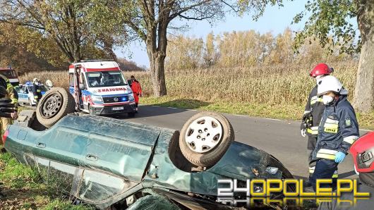 Kierowca stracił panowanie nad pojazdem. Dachowanie na trasie Raszowa - Łąki Kozielskie