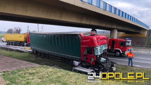Poważny wypadek na A4. Zderzyły się 3 samochody ciężarowe