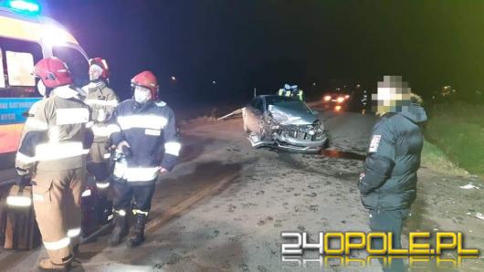 Czołowe zderzenie pojazdów w powiecie nyskim 