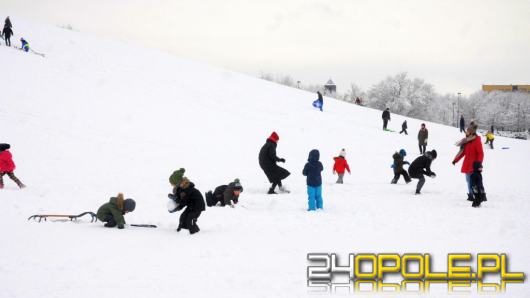 Rząd przeciwny wyjazdom i obozom na ferie zimowe. Odbędą się jednak półkolonie