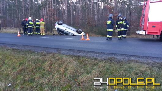 Dachowanie samochodu osobowego w Kątach Opolskich