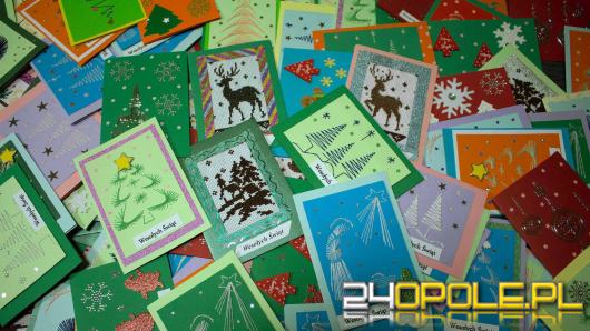 Osadzone wykonały 300 kartek świątecznych, które trafią do Domowego Hospicjum dla Dzieci