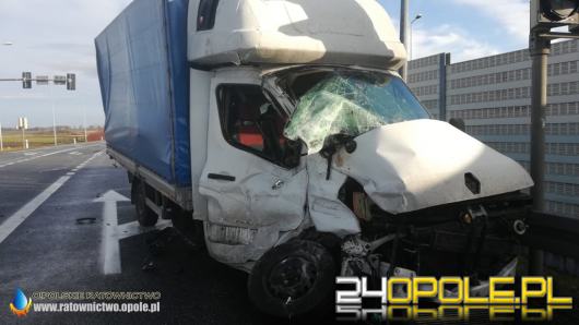 Wypadek na obwodnicy Dobrodzienia. Zderzyły się samochody ciężarowe, dostawczy i osobówka