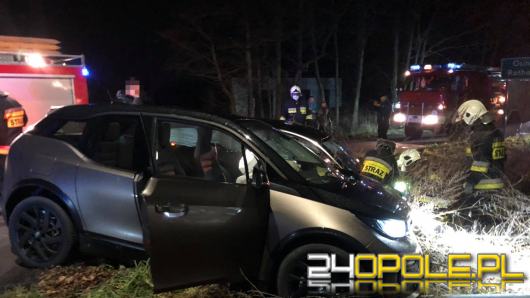 Zderzenie samochodów osobowych pod Opolem. Poszkodowane dwie osoby