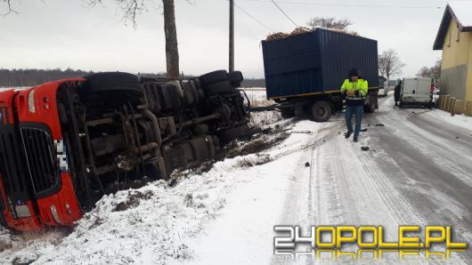Na drogach zalega błoto pośniegowe. Jeśli nie musimy, nie wyjeżdżajmy w trasę