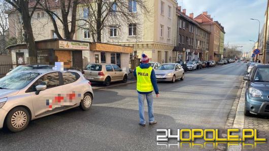 Mężczyzna w kamizelce "policja" zatrzymywał ruch na 1-Maja w Opolu. Szuka go policja