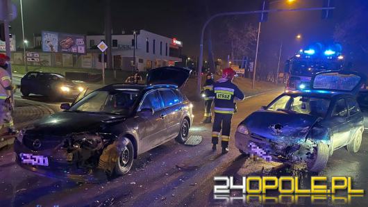 Zderzenie pojazdów na ulicy Budowlanych w Opolu. Sprawca uciekł
