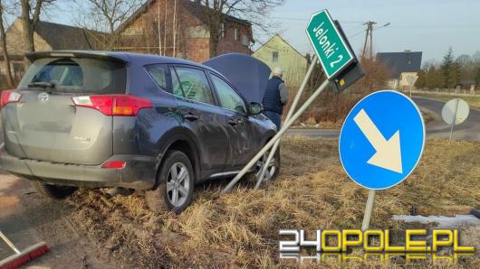 Zderzenie busa i osobówki w Żytniowie. Kobieta w zaawansowanej ciąży trafiła do szpitala