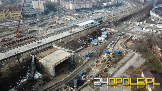 Ogrom pracy przy budowie Centrum Przesiadkowego Opole Wschodnie. Widać efekty