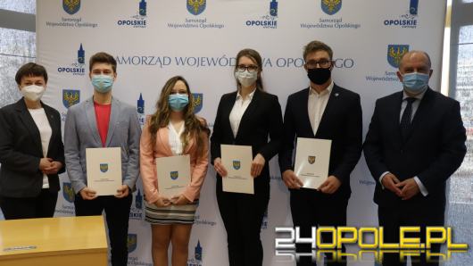 31 studentów z uczelni medycznych otrzymało stypendia Marszałka Województwa Opolskiego