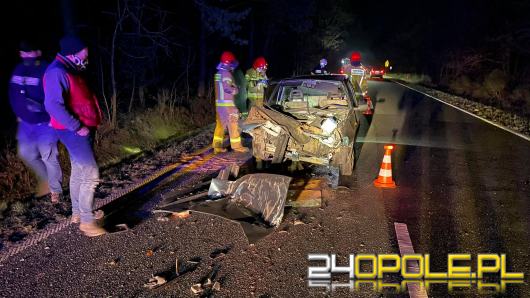 96-letni kierowca wjechał w naczepę ciągnika rolniczego. Zdarzenie w Prószkowie