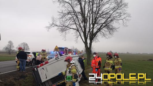 Kierowca busa zasłabł za kierownicą. Samochodem jechało 8 osób