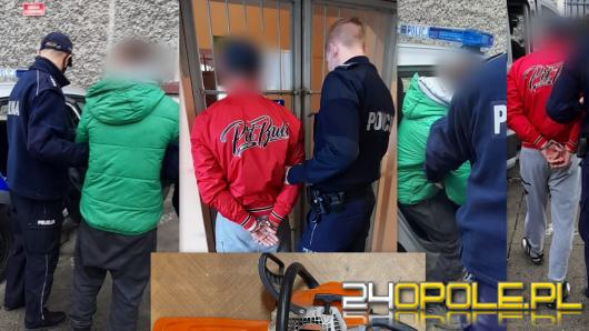 Przykuli kajdankami do futryny, grozili piłą łańcuchową - grozi im teraz do 12 lat więzienia