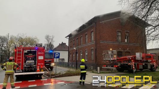 Pożar budynku wielorodzinnego w Gogolinie. W akcji kilka zastępów straży