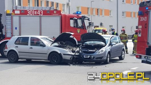 Zderzenie samochodów na skrzyżowaniu w Opolu