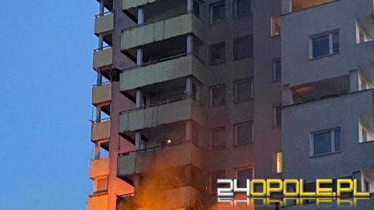 Pożar w bloku przy pl Józefa Piłsudskiego w Opolu 