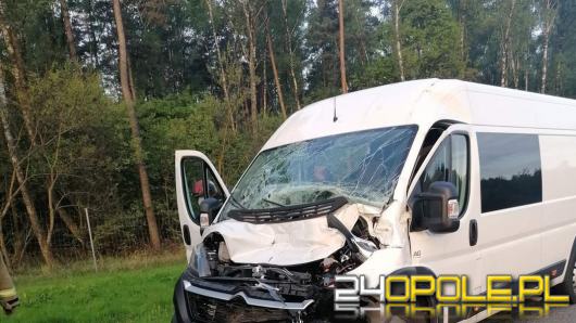 Zdarzenie drogowe na opolskim odcinku A4. Kierowca busa uderzył w ciężarówkę
