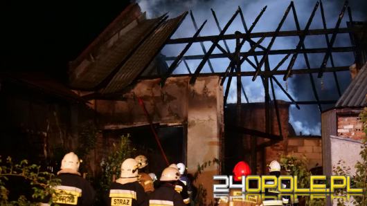 Pożar stodoły w Kózkach gasiło kilkanaście zastępów straży