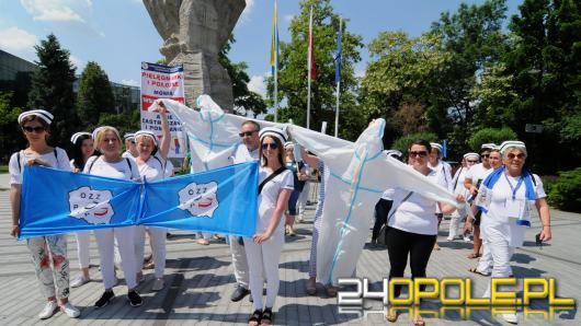 Pielęgniarki i położne na dwie godziny odeszły od łóżek chorych