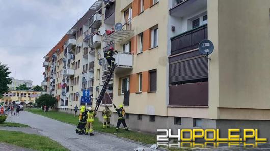 4 zastępy straży interweniowały w Ozimku. Z mieszkania wydobywał się dym