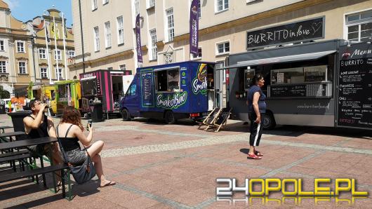 Smacznie na opolskim rynku! Trwa festiwal Food Trucków. 