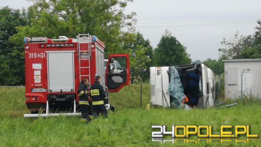 Wypadek autobusu z dziećmi w Jełowej. Rannych 6 dzieci